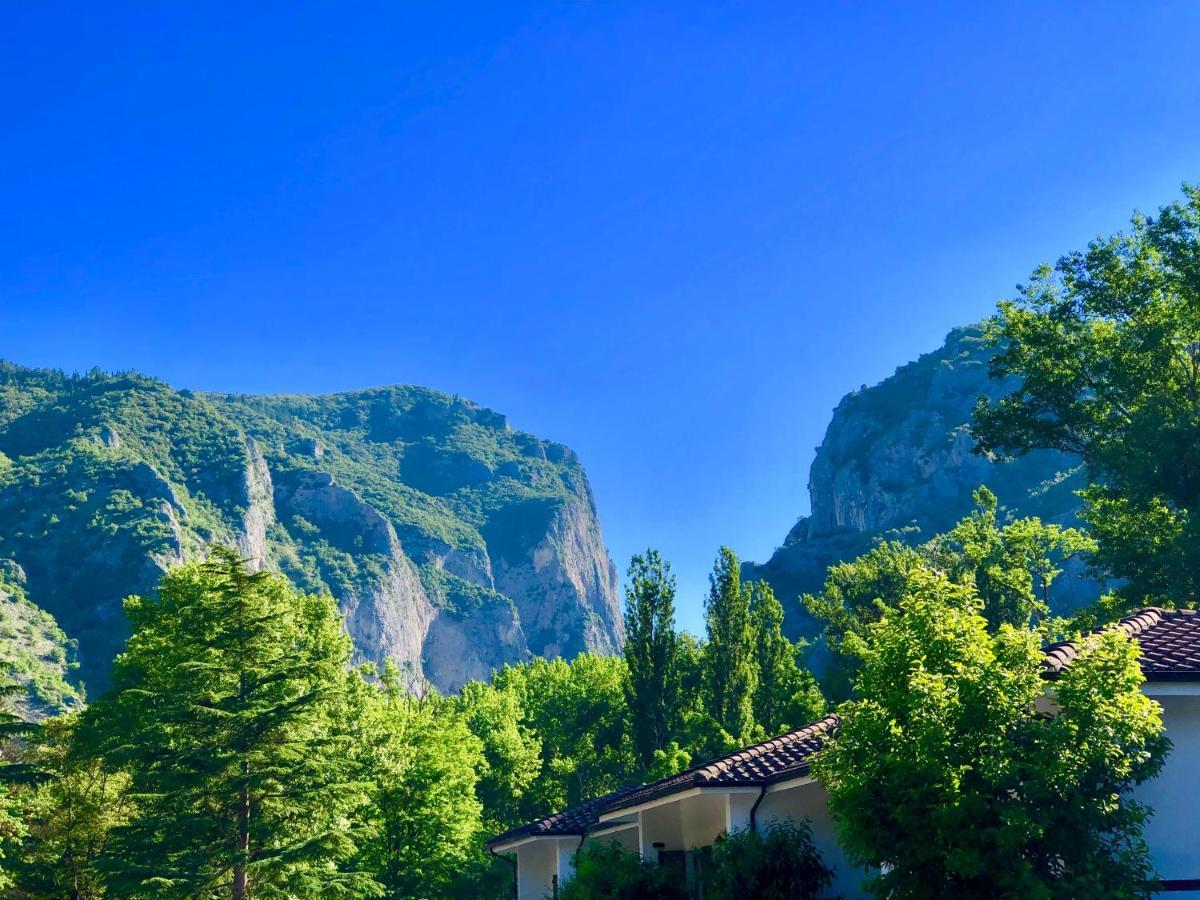 Hotel La Ginestra Acqualagna Exterior photo