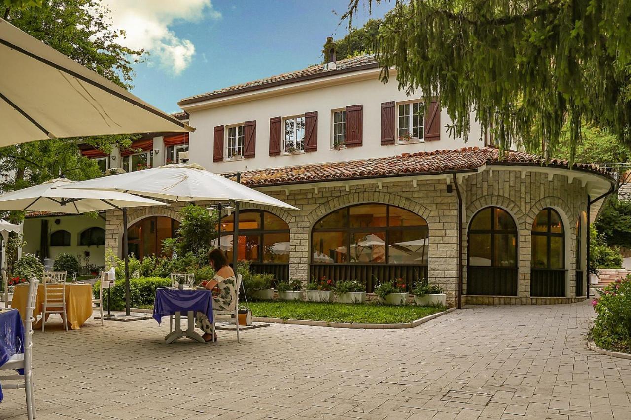 Hotel La Ginestra Acqualagna Exterior photo