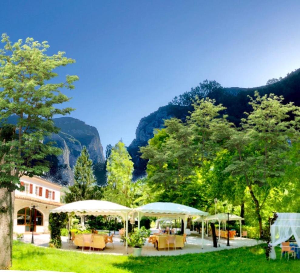 Hotel La Ginestra Acqualagna Exterior photo