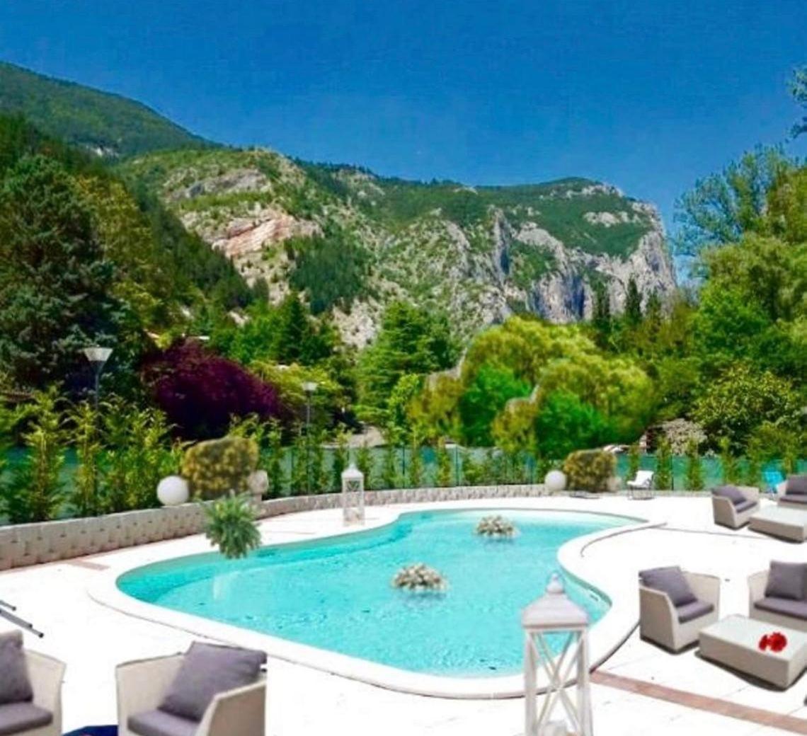 Hotel La Ginestra Acqualagna Exterior photo
