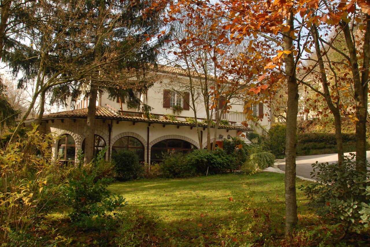 Hotel La Ginestra Acqualagna Exterior photo