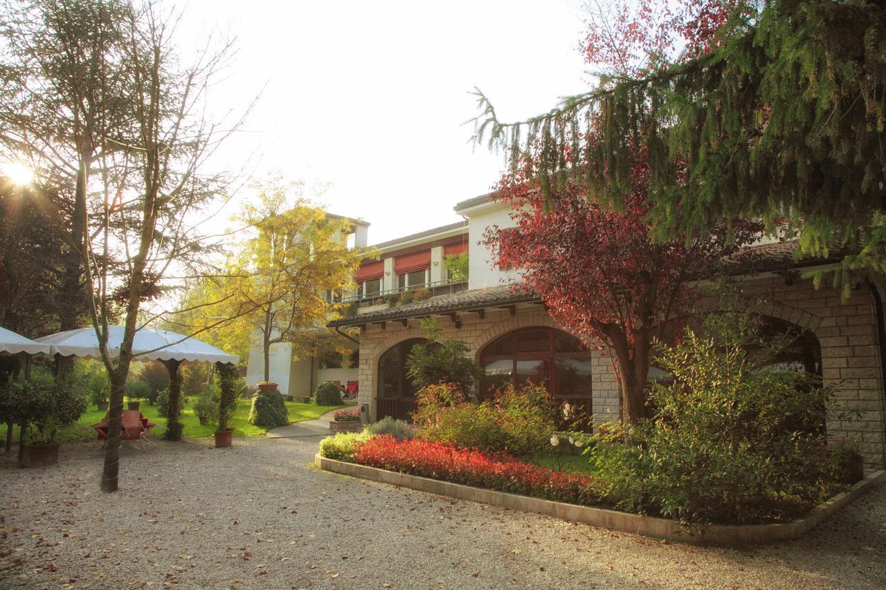 Hotel La Ginestra Acqualagna Exterior photo