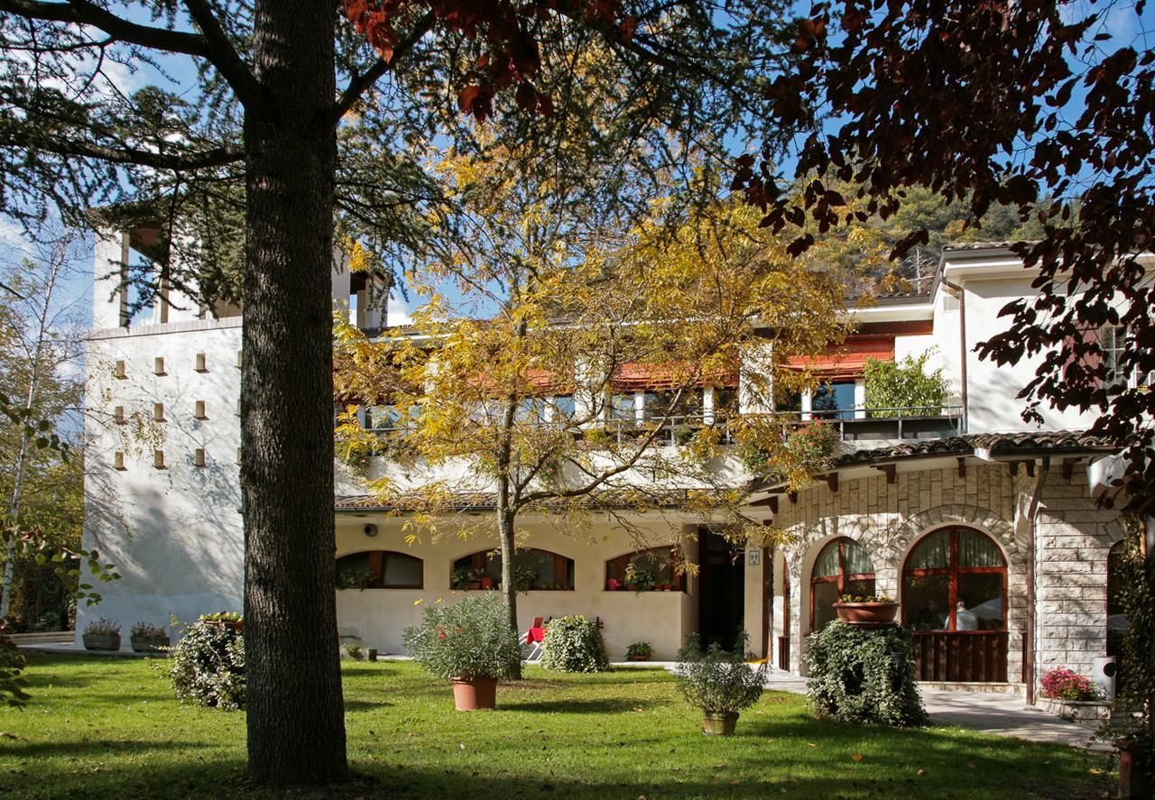 Hotel La Ginestra Acqualagna Exterior photo